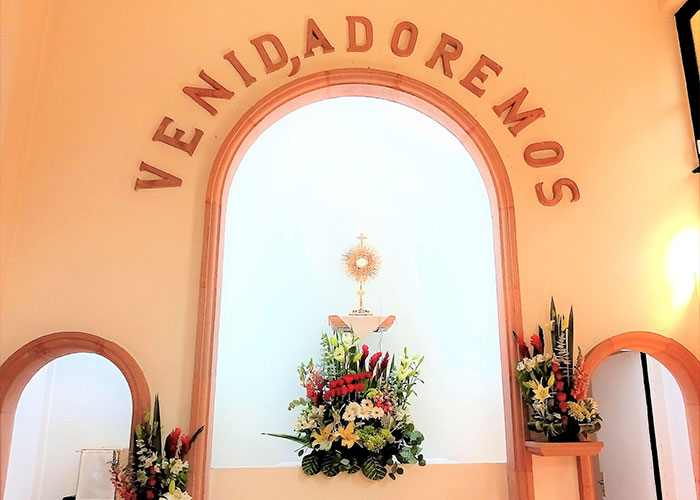 Tronos al Santísimo Sacramento en Querétaro Pathé, Qro.