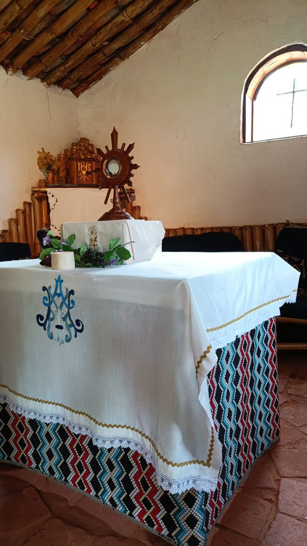 Trono al Santisimo Sacramento en Africa